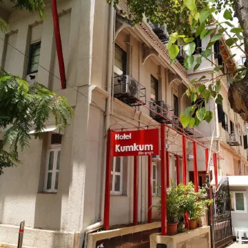 Hotel Kumkum Отели рядом с достопримечательностью «Улица Педдер-роуд»