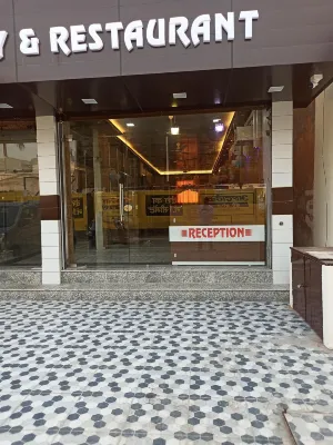 Starlight Homestay & Restaurant Hotel dekat Bandara Dehradun