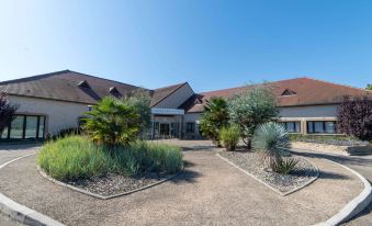 Mercure Auxerre Autoroute du Soleil - Housity