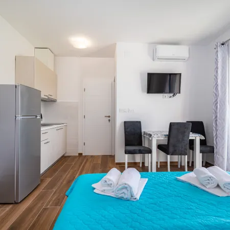 Deluxe Villa Laura with Pool Studio 5b