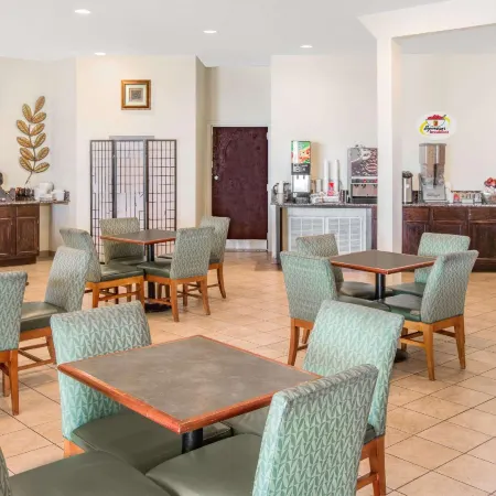 Super 8 by Wyndham Biloxi