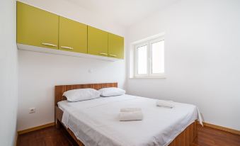 Cozy House Near Beach App 6