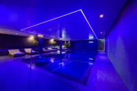 Ajax Hotel - Pools
