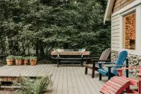 Mt Baker Lodging's Cabin #1 - with Wifi, Hot Tub, Pet Friendly