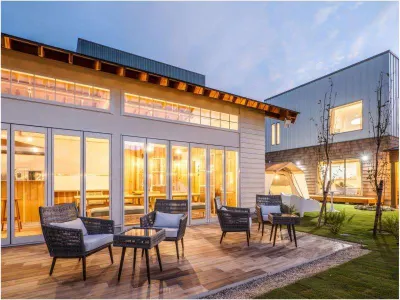 Nagahama Lifestyle Glamping Hotel Hotel in zona Nagahama Institute of Bio-Science and Technology