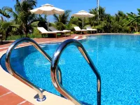 Mango Home Riverside - Pool
