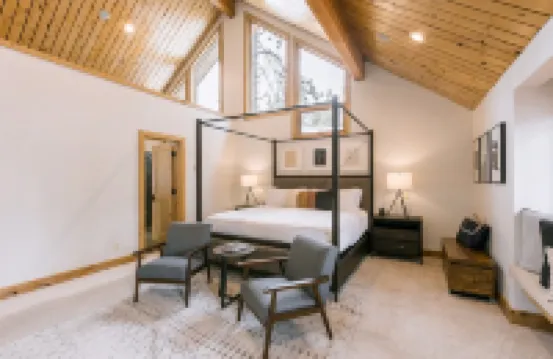 Coyote Moon by AvantStay Cabin WSauna Mins from DT Truckee NorthStar