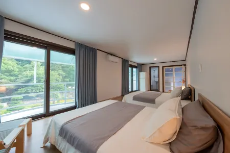 Jecheon Sanjoong Dayeon Pension Отели рядом с достопримечательностью «Woraksan»