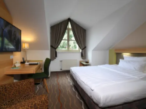 ลันด์โฮเทล ชนุค โรงแรมในSchneverdingen