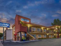 Travelodge by Wyndham Burbank-Glendale Hotels near Hollywood Burbank Airport