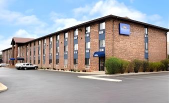 Motel 6 Naperville, IL