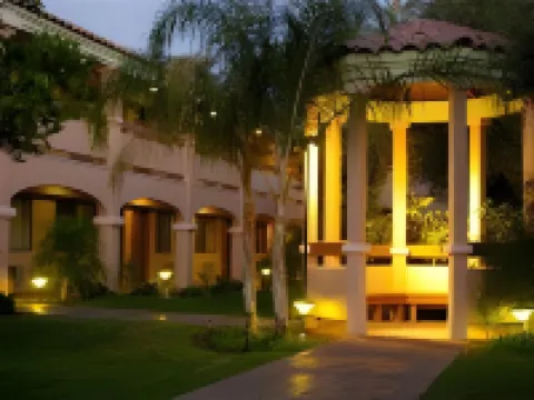 La Fuente Inn & Suites