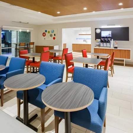 Holiday Inn Express & Suites DES MOINES DOWNTOWN by IHG