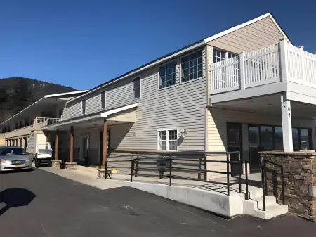 Howard Johnson by Wyndham Lake George