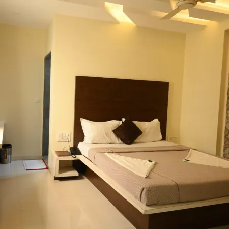 Hotel Ramkrishna Inn Отели в г. Колхапур
