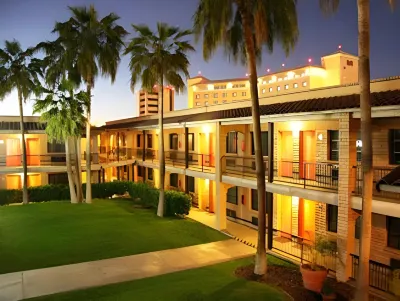 Hotel Colonial Mexicali Các khách sạn gần CESCIPE UNIVERSIDAD