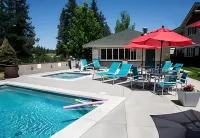 TownePlace Suites by Marriott Bend - Pools
