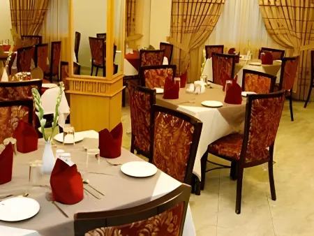 Hotel Ornate Отели рядом с достопримечательностью «Nagar Shanti Nibash»