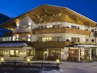 Kräuterhotel Hochzillertal Hotels in Stumm