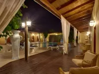 Parrot Cove Lodge - Pool