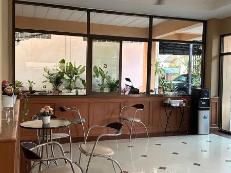 Pakarang mansion Отели рядом с достопримечательностью «Wat Pradu Kham Tha Netnimit»