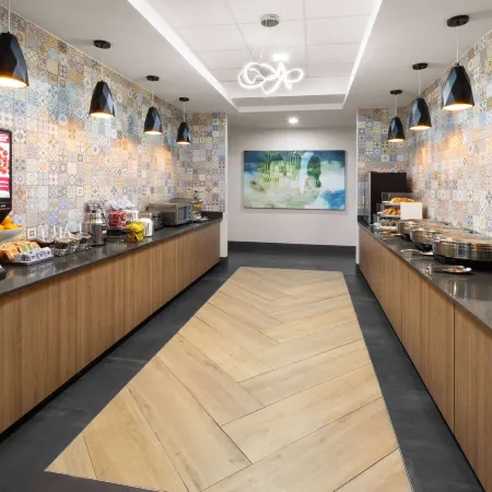 La Quinta Inn & Suites by Wyndham El Paso East Loop-375