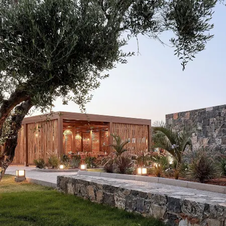 Sentido Amounda Bay Отели рядом с достопримечательностью «Пляж Амудара»