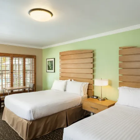 Holiday Inn Express & Suites LA JOLLA – WINDANSEA BEACH by IHG