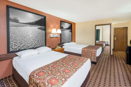 Super 8 by Wyndham Charleston/Sikeston East MO Отели в г. Кайро