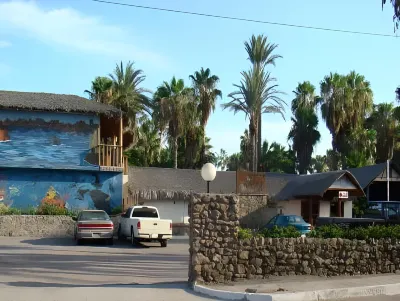 Hotel Oasis Hotels near La Negrita Beach