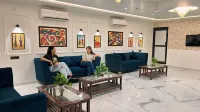락샤 스위트 앤 뱅큇 그레이터 노이다
