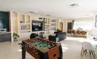 Gateway Hotel & Suites, Ascend Hotel Collection