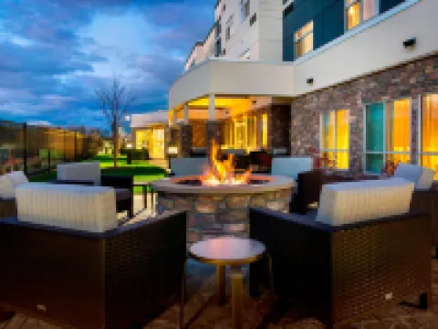 コートヤード・スケネクタディ・アット・モホーク・ハーバー スケネクタディのホテル