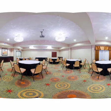 Holiday Inn Express & Suites DALLAS EAST - FAIR PARK by IHG