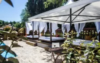 Treehouse Holiday Homes