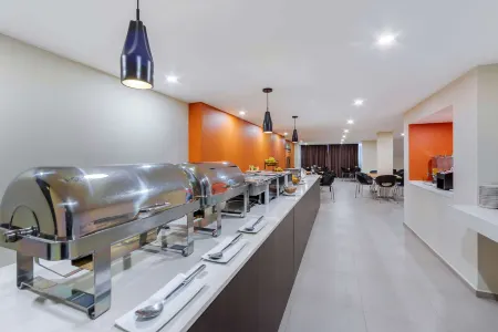Comfort Inn San Luis Potosi Отели рядом с достопримечательностью «Parque Central-Nara Garden»