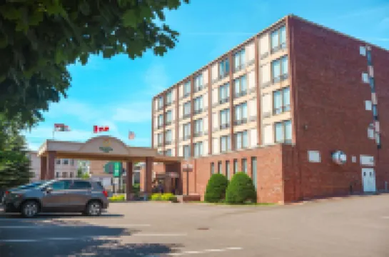 Quality Inn & Suites Downtown Hotel a 