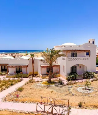Beach Safari Nubian Resort Hotel in zona Gebel El Rosas Bay