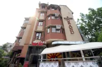 Hotel Royal Castle Grand Отели в г. Читтаранян