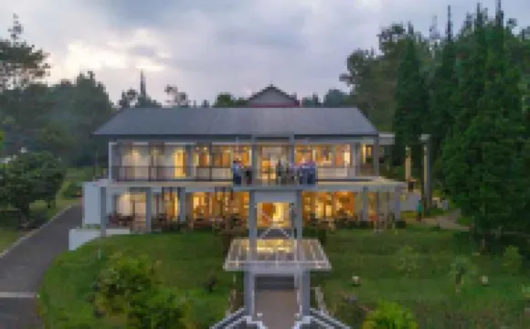 เล็มบังอัสรีรีสอร์ท โรงแรมใน