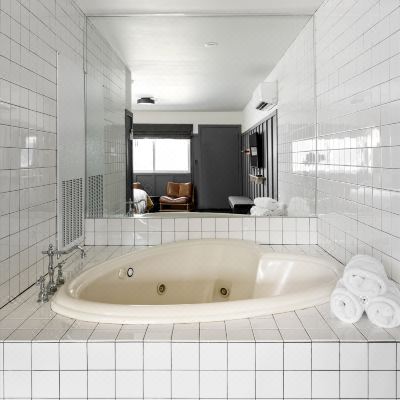 Honeymoon King Suite The Coachman Hotel Promo Code