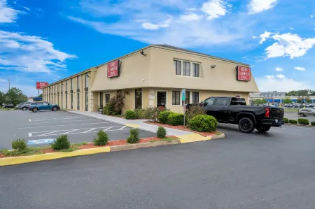 Red Carpet Inn Quantico Отели в г. Траянгл