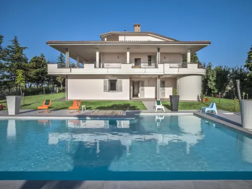 Grand Villa in Tavullia - pet friendly