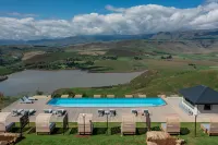 Cayley Mountain Resort - Pools