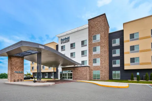 Fairfield Inn & Suites Kalamazoo - parking