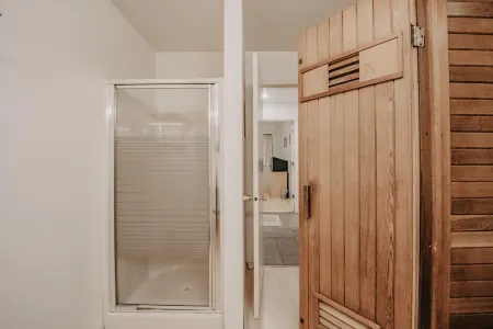 Mt Baker Rim Cabin 19 - Pet Friendly, Wifi, Hot Tub, Sleeps 10