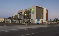 Holiday Inn Express & Suites Phoenix North - Happy Valley
