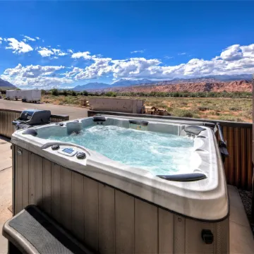 Luxury 4 bedroom twin home, beautiful views. Private hot tub. Covered patio.
