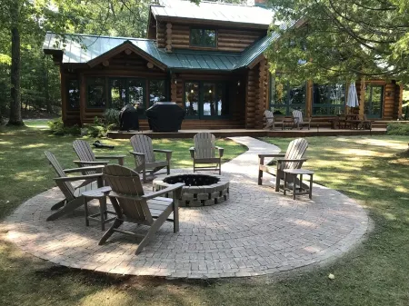 Lakeside Lodge Vacation Rental. See discounts below for less than 12 people.