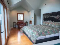 “Whole Home Near Roanoke • Ideal 10+ Night Stay - VT, Hollins Liberty Graduation Hotels in Botetourt County